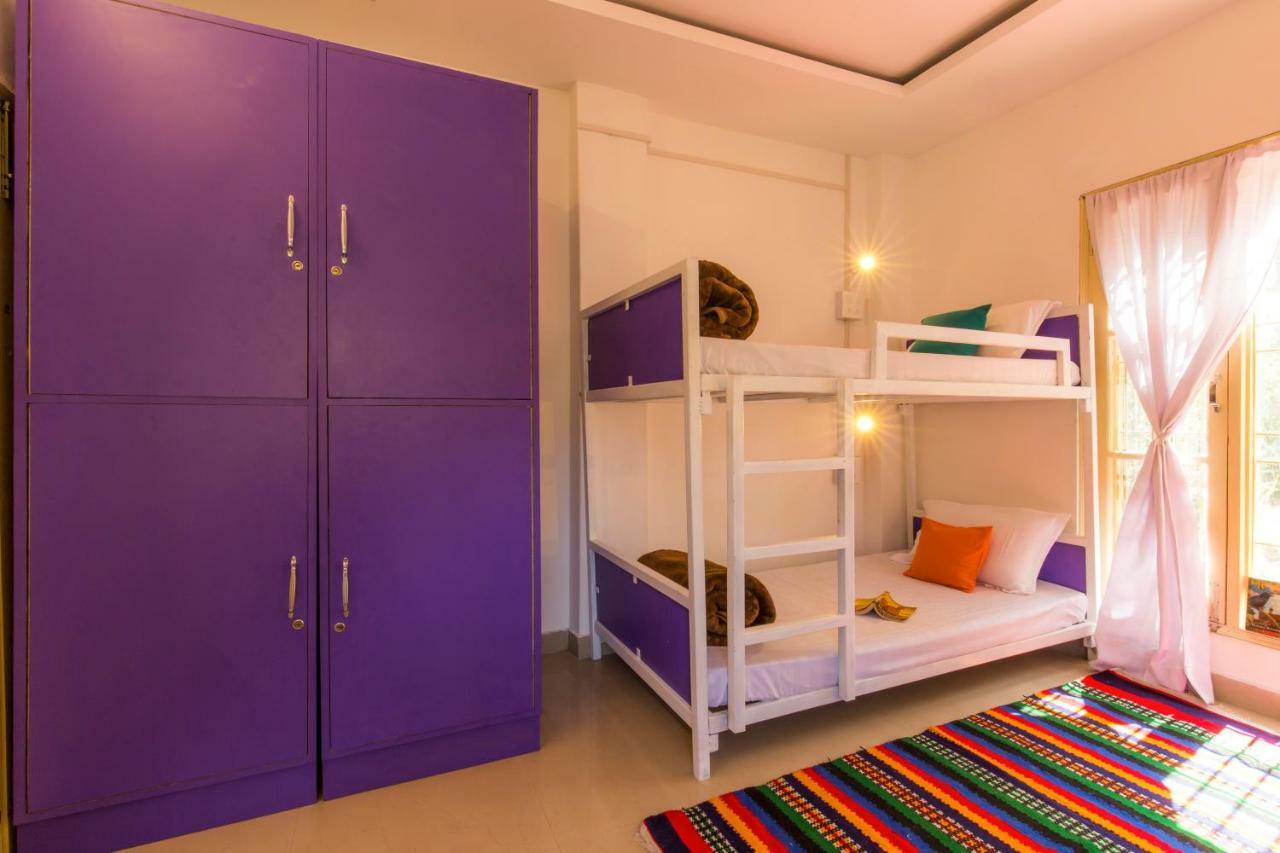 Gostops Dalhousie - Rooms & Dorms Екстериор снимка