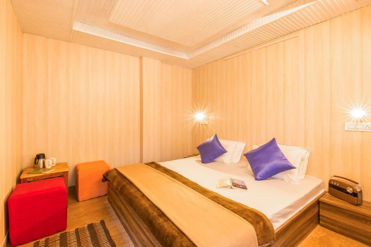 Gostops Dalhousie - Rooms & Dorms Екстериор снимка